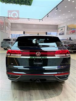 ڤۆڵکسواگن ئەتڵەس کرۆس سپۆرت